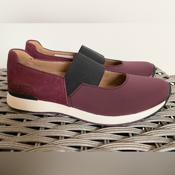Vionic Shoes - Vionic Cadee MaryJanes Burgundy and Black